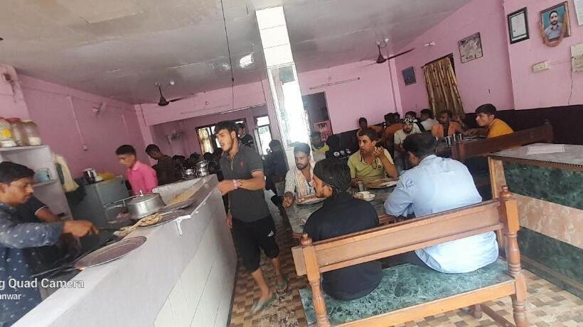 בית מלון כפרי Raj Palace