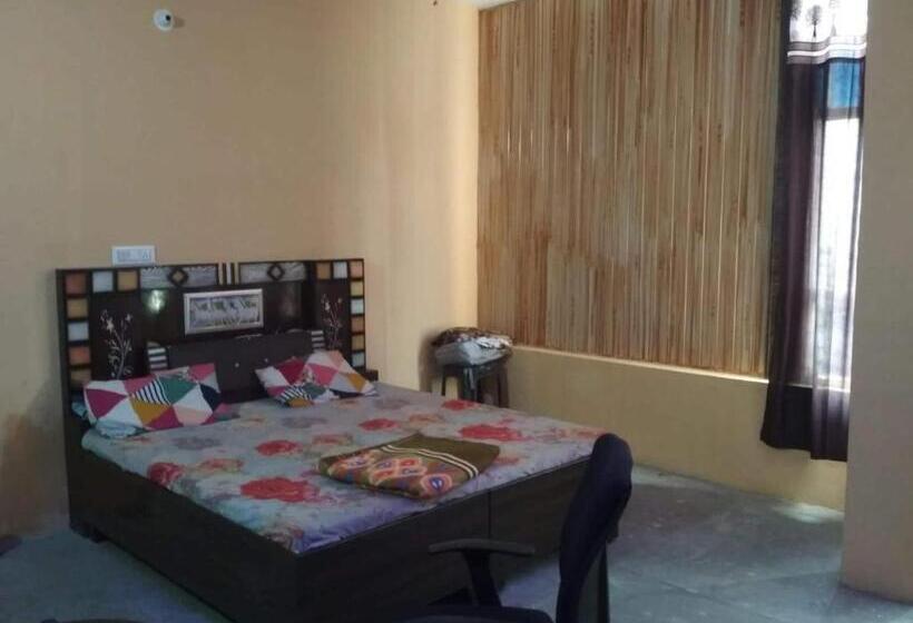 Hotelli Spot On Stacy Guest House