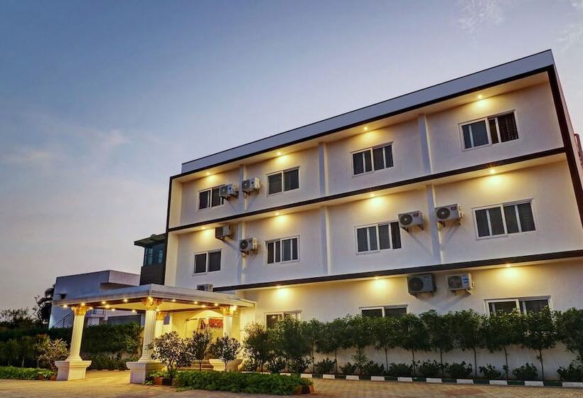 Отель Treebo Trend Shri Aprameya Resort