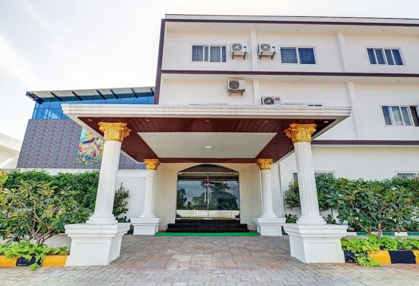 בית מלון כפרי Treebo Trend Shri Aprameya Resort