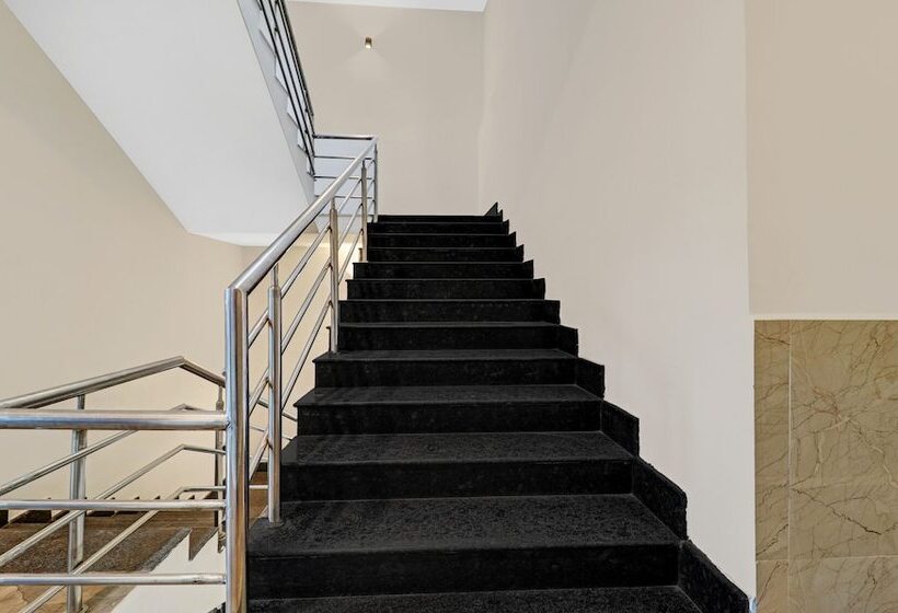 בית מלון כפרי Treebo Trend Shri Aprameya Resort