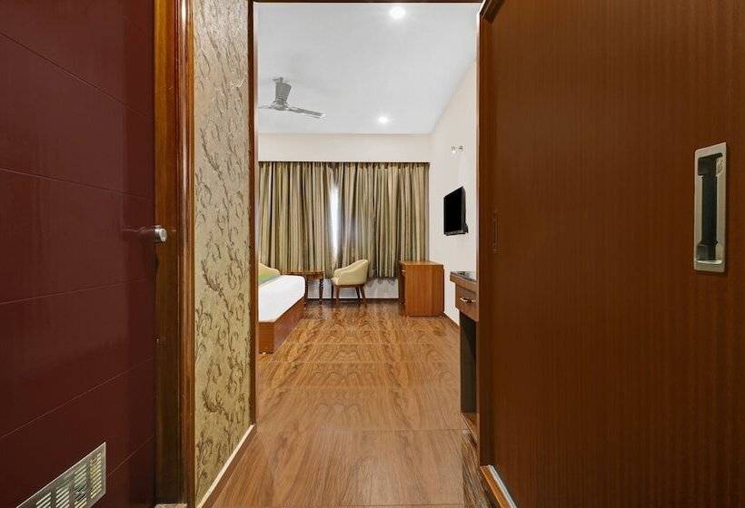 בית מלון כפרי Treebo Trend Shri Aprameya Resort