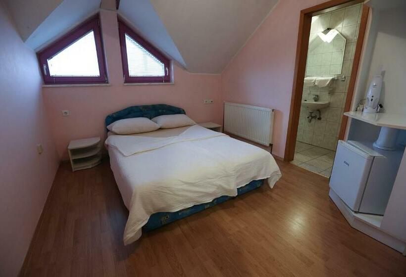 پانسیون Hostel   Rooms Kaj & Kaja