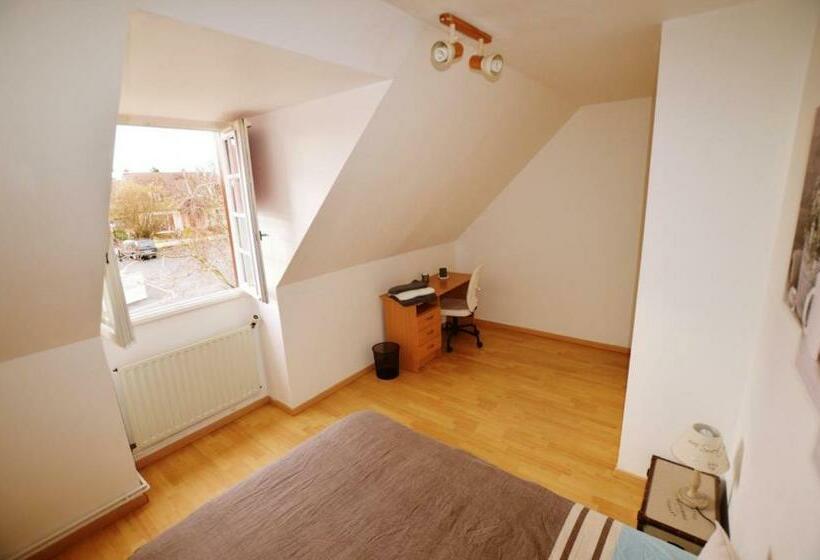 펜션 Room In House   F2 In Suburban Residence 30 Km From Paris