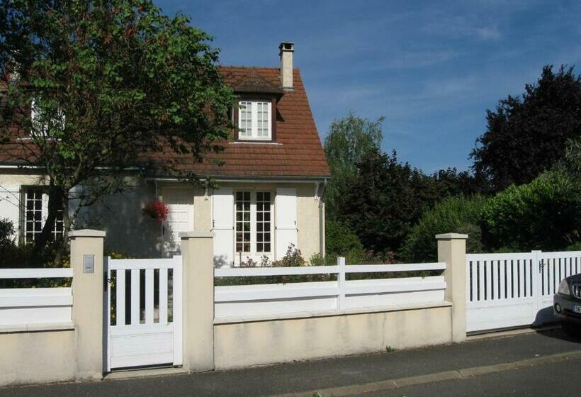 펜션 Room In House   F2 In Suburban Residence 30 Km From Paris