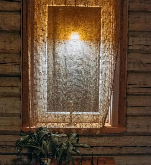 پانسیون Sunny Nights Homestead Historic House