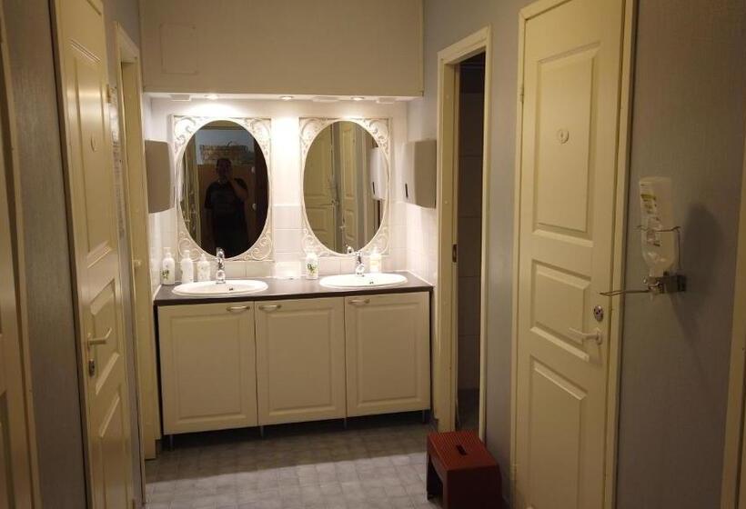 הוסטל Seitsemän Sillan Majatalo