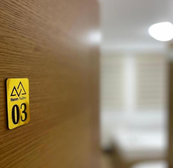 تختخواب و صبحانه Honey Valley Bjelašnica