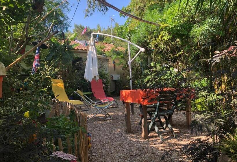 Bed and Breakfast L Atypique