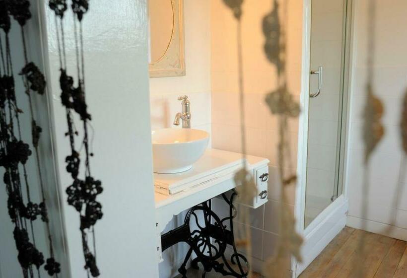 مبيت وإفطار Chambre D`hôtes La Roseraie