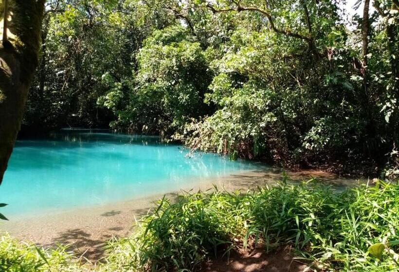 مبيت وإفطار Posada Rio Celeste In