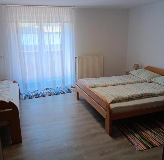 تختخواب و صبحانه Turistična Kmetija Pr Mark