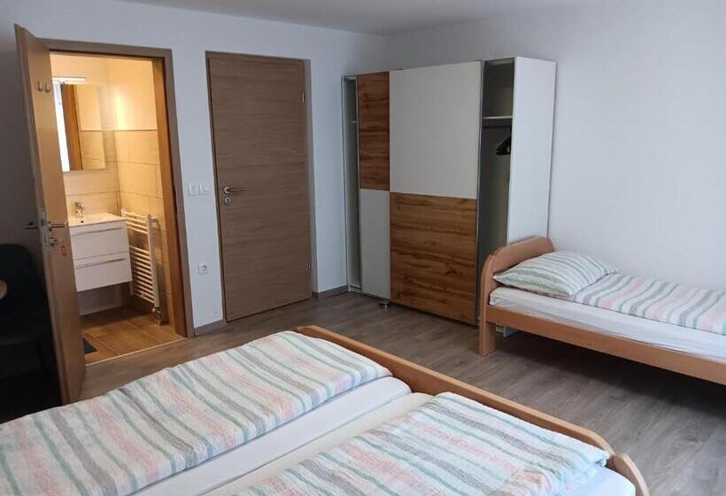 تختخواب و صبحانه Turistična Kmetija Pr Mark