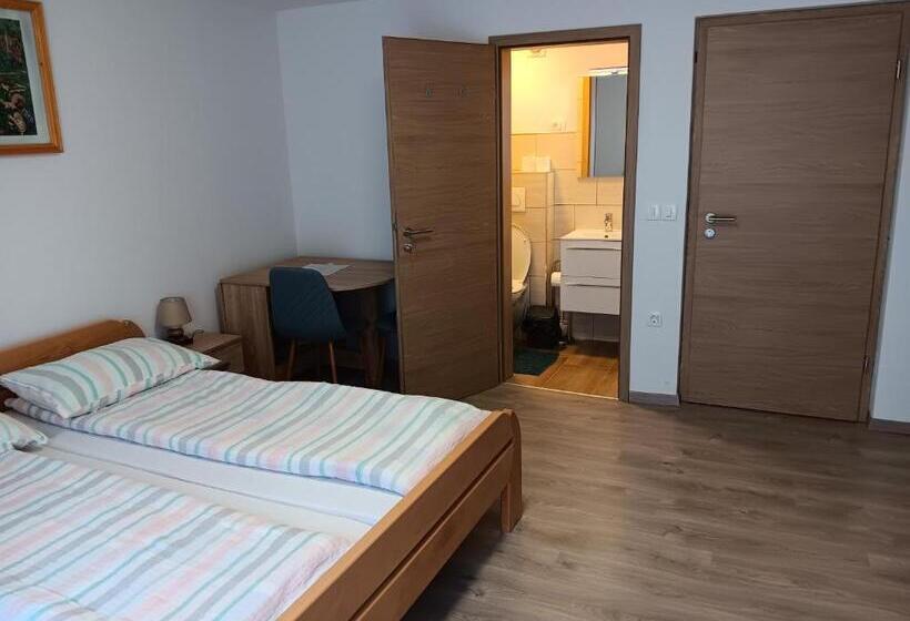 تختخواب و صبحانه Turistična Kmetija Pr Mark