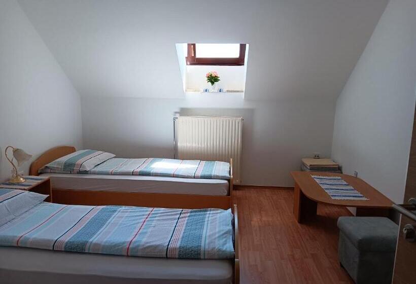 تختخواب و صبحانه Turistična Kmetija Pr Mark