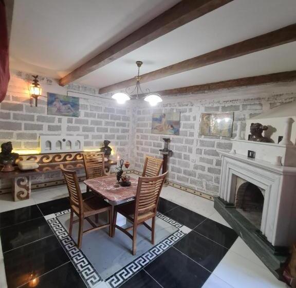 هتل Art House Koshki