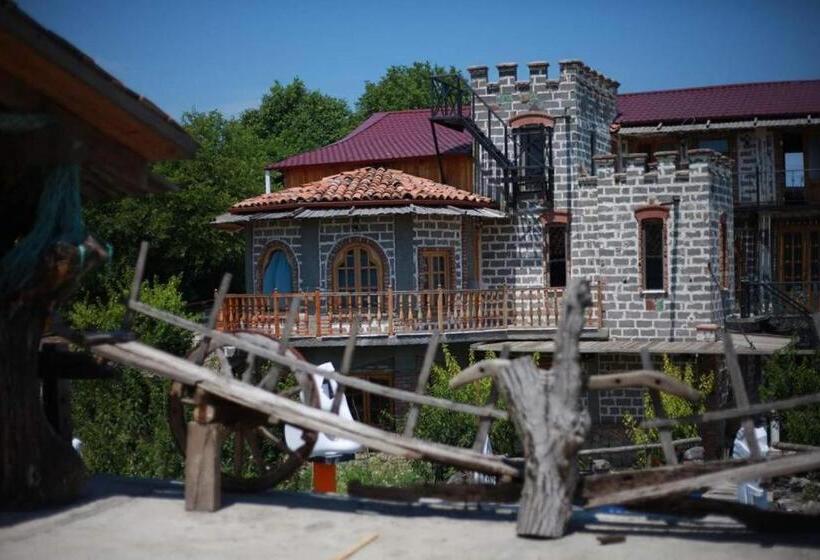 هتل Art House Koshki