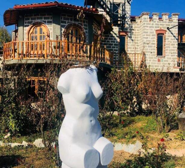 هتل Art House Koshki