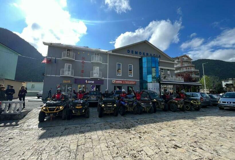 ホテル Demokracia