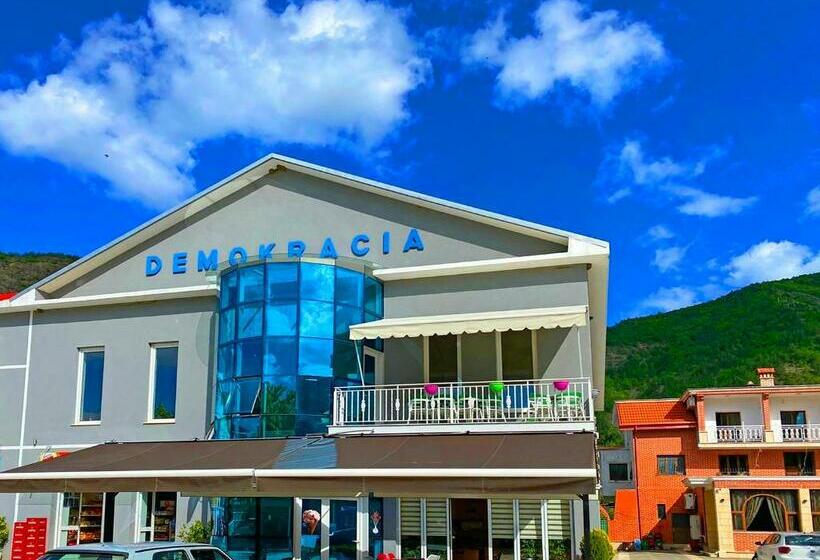 ホテル Demokracia