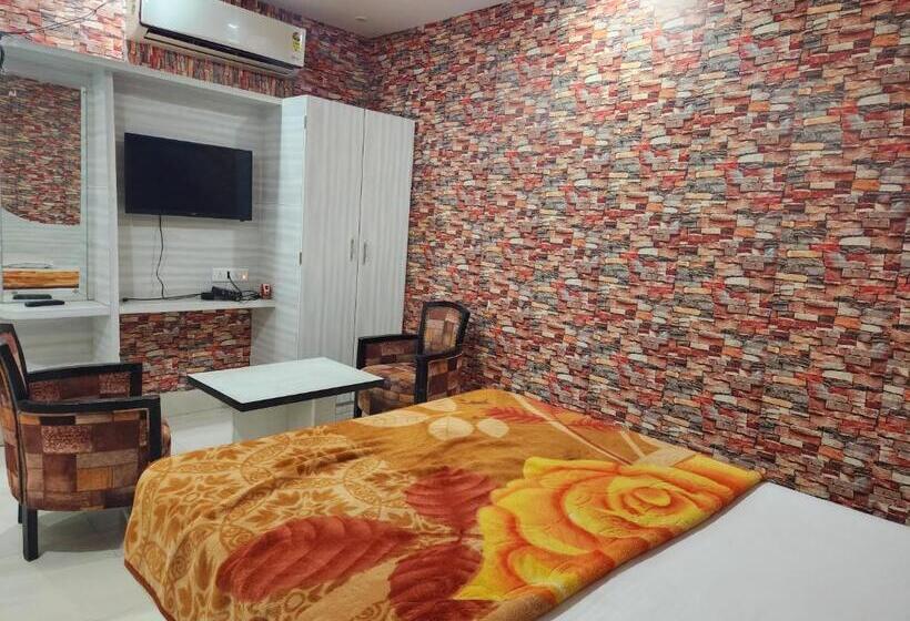 Отель Golden Park Inn