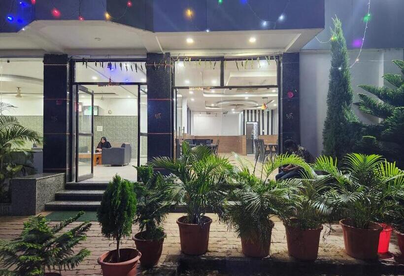 Отель Golden Park Inn