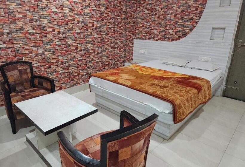 Отель Golden Park Inn