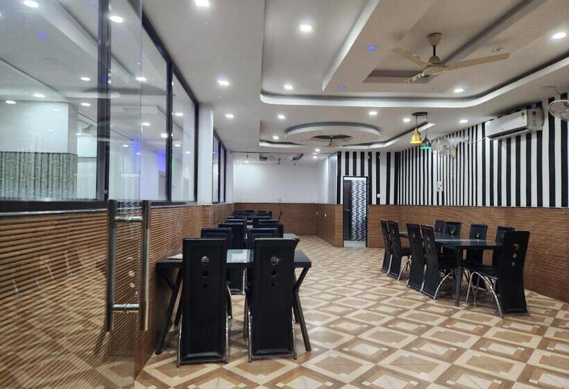 Отель Golden Park Inn