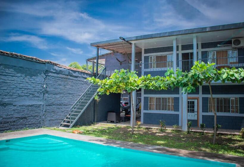 هتل Hostal Don Luis