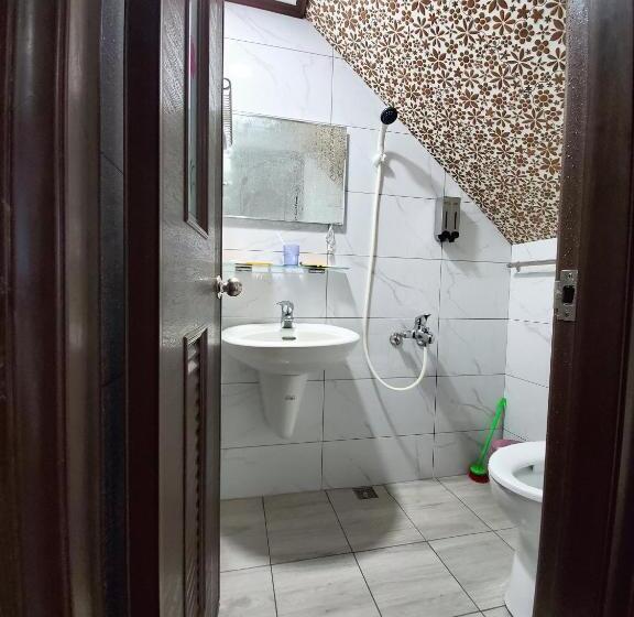 پانسیون 拉拉山周家渡假旅館