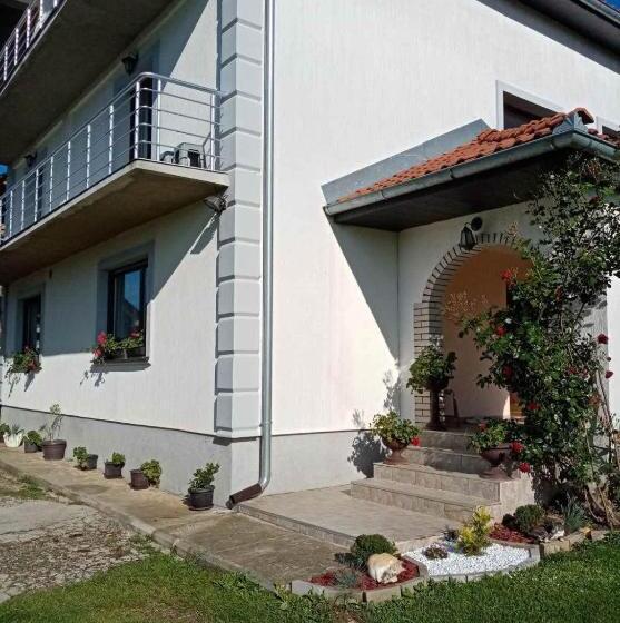 پانسیون Domaćinstvo Sinđelić