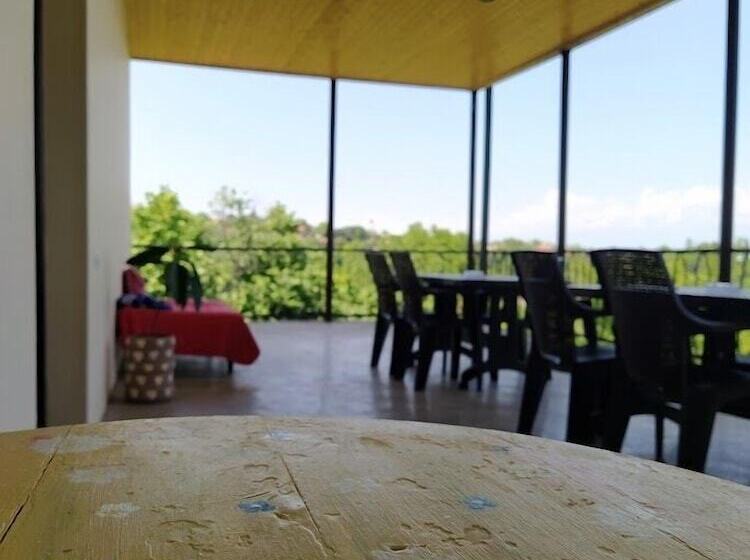 پانسیون Shanshe