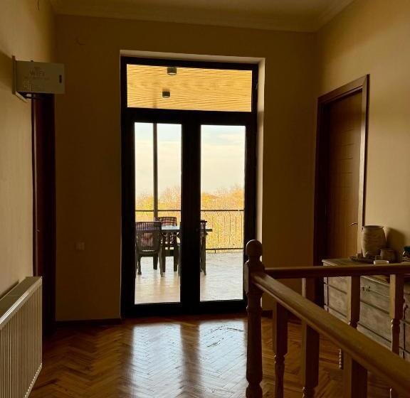 پانسیون Shanshe