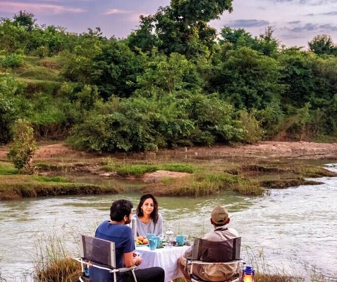 אתר נופש Kanha Jungle Camp