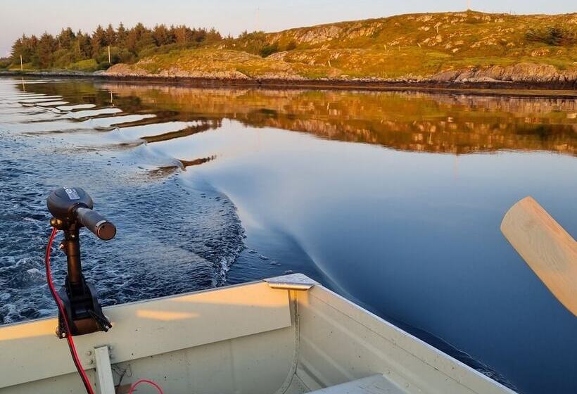 Vollvaagen Apartments Smøla, Boat Included