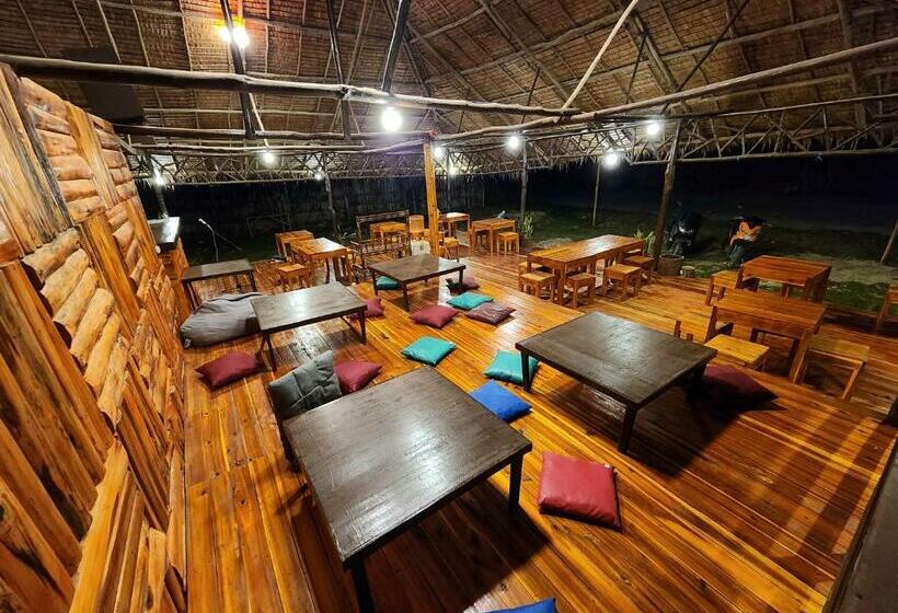 הוסטל Dam Dam Place