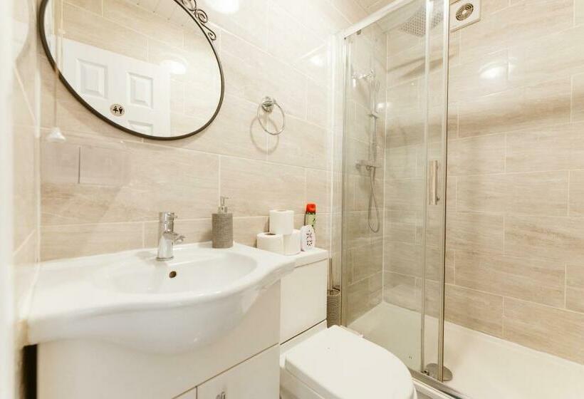 הוסטל Wesferry Beds To Stay