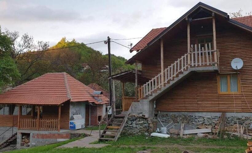 تختخواب و صبحانه Domacinstvo Kod Gere