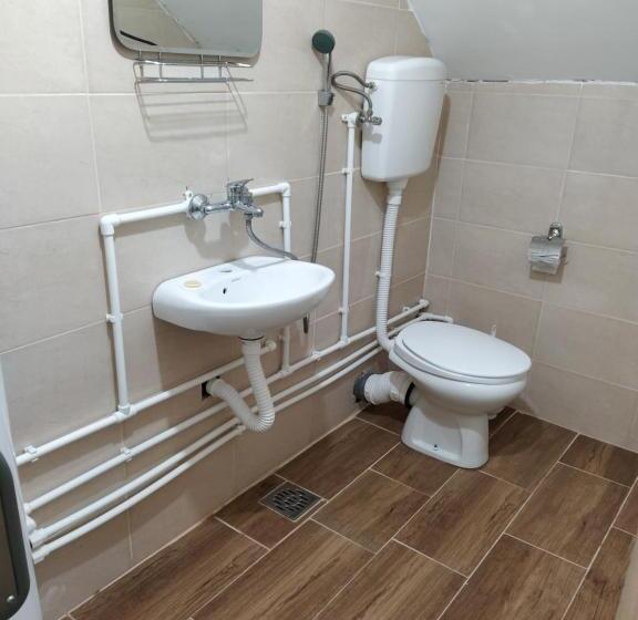 تختخواب و صبحانه Domacinstvo Kod Gere