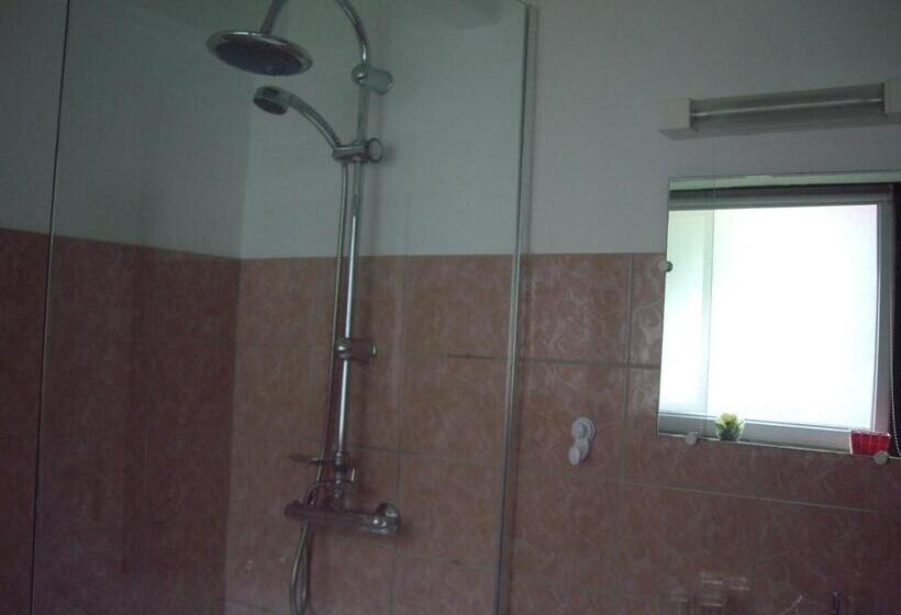 مبيت وإفطار Ferme De Lamourio