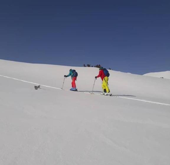 تختخواب و صبحانه Guesthouse Bermet