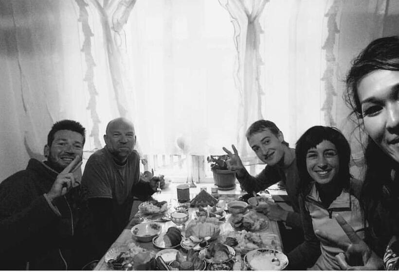 تختخواب و صبحانه Guesthouse Bermet