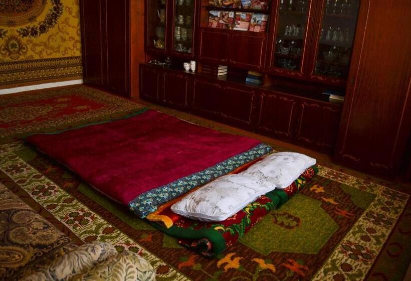 تختخواب و صبحانه Guesthouse Bermet