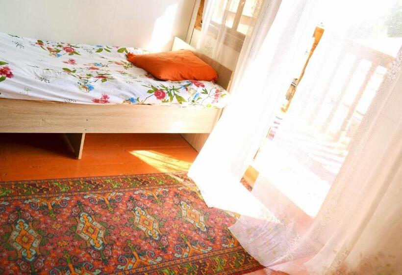 تختخواب و صبحانه Guesthouse Bermet