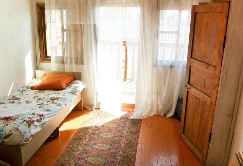 تختخواب و صبحانه Guesthouse Bermet