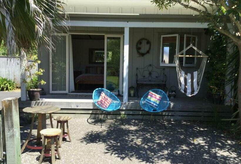 تختخواب و صبحانه Sundari Retreat