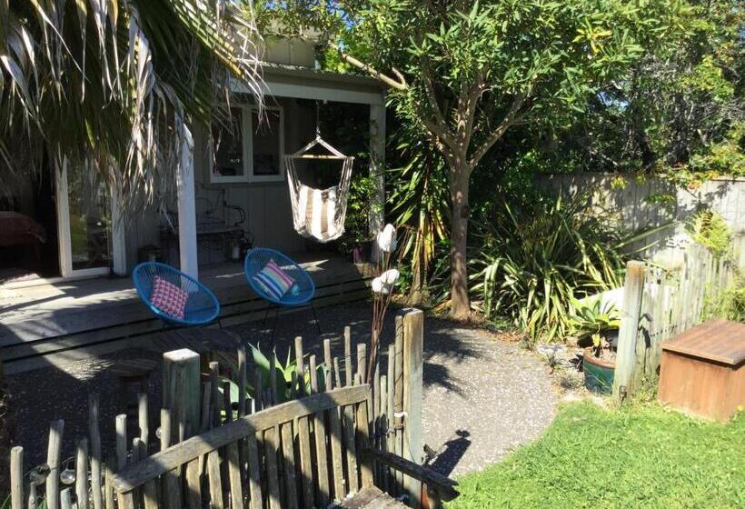 تختخواب و صبحانه Sundari Retreat