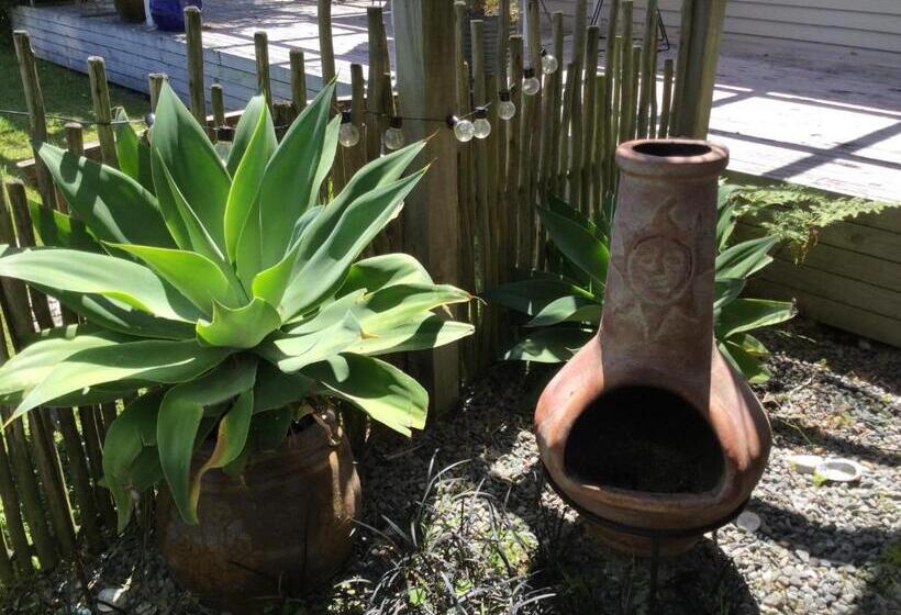 تختخواب و صبحانه Sundari Retreat