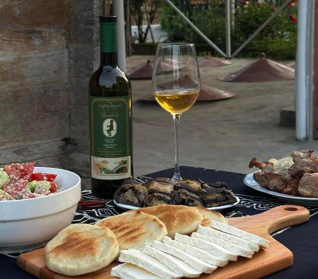 تختخواب و صبحانه Zaali S Wine Cellar