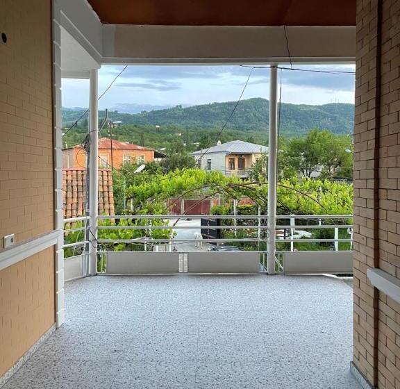 تختخواب و صبحانه Zaali S Wine Cellar